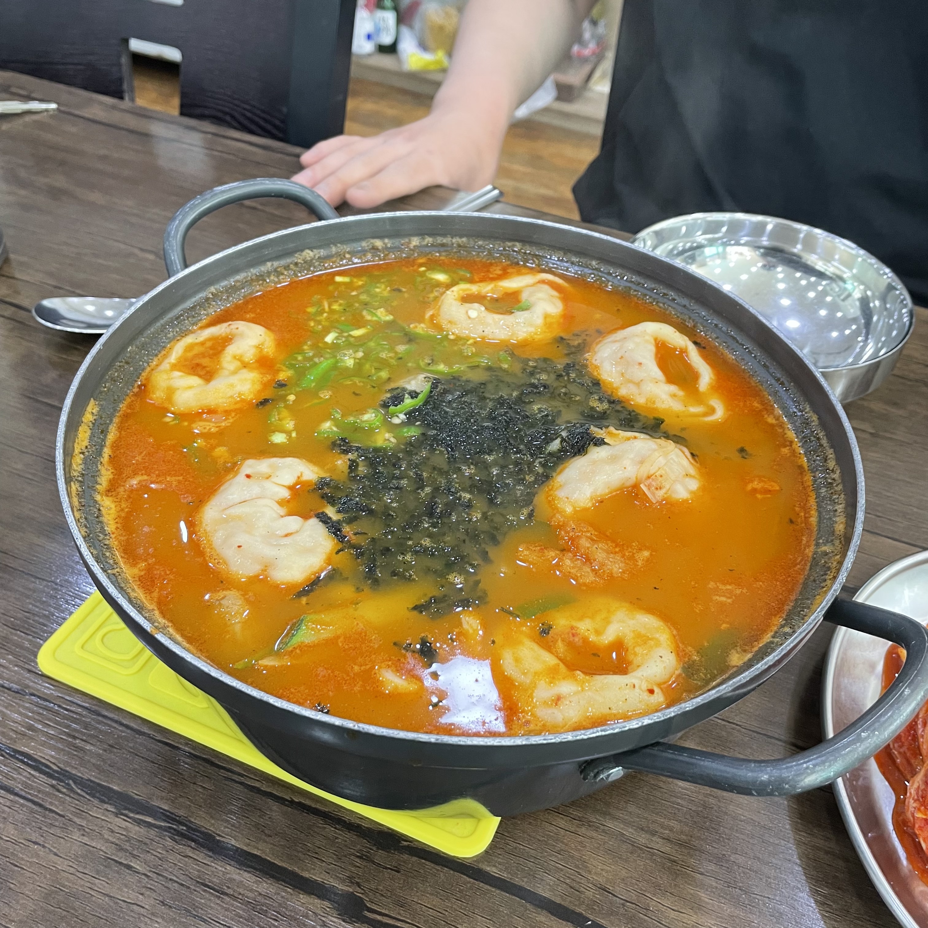 Agapehaemulkalguksu (아가페해물칼국수) 1