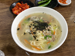 Arirangjeontongkalguksu (아리랑전통칼국수) 1