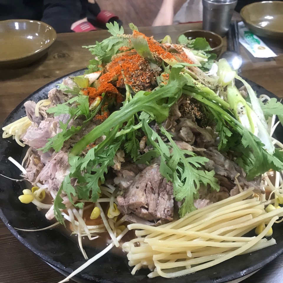 Sotttukkeonggamjatang (솥뚜껑감자탕) 3