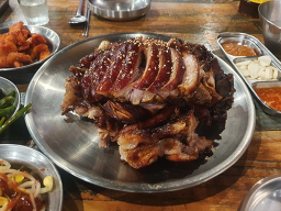 Gangtongjokbal (강통족발) 2