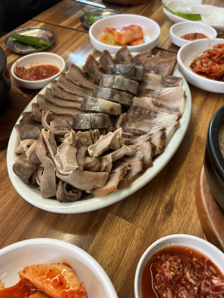 Gamasotsundae (가마솥순대) 2