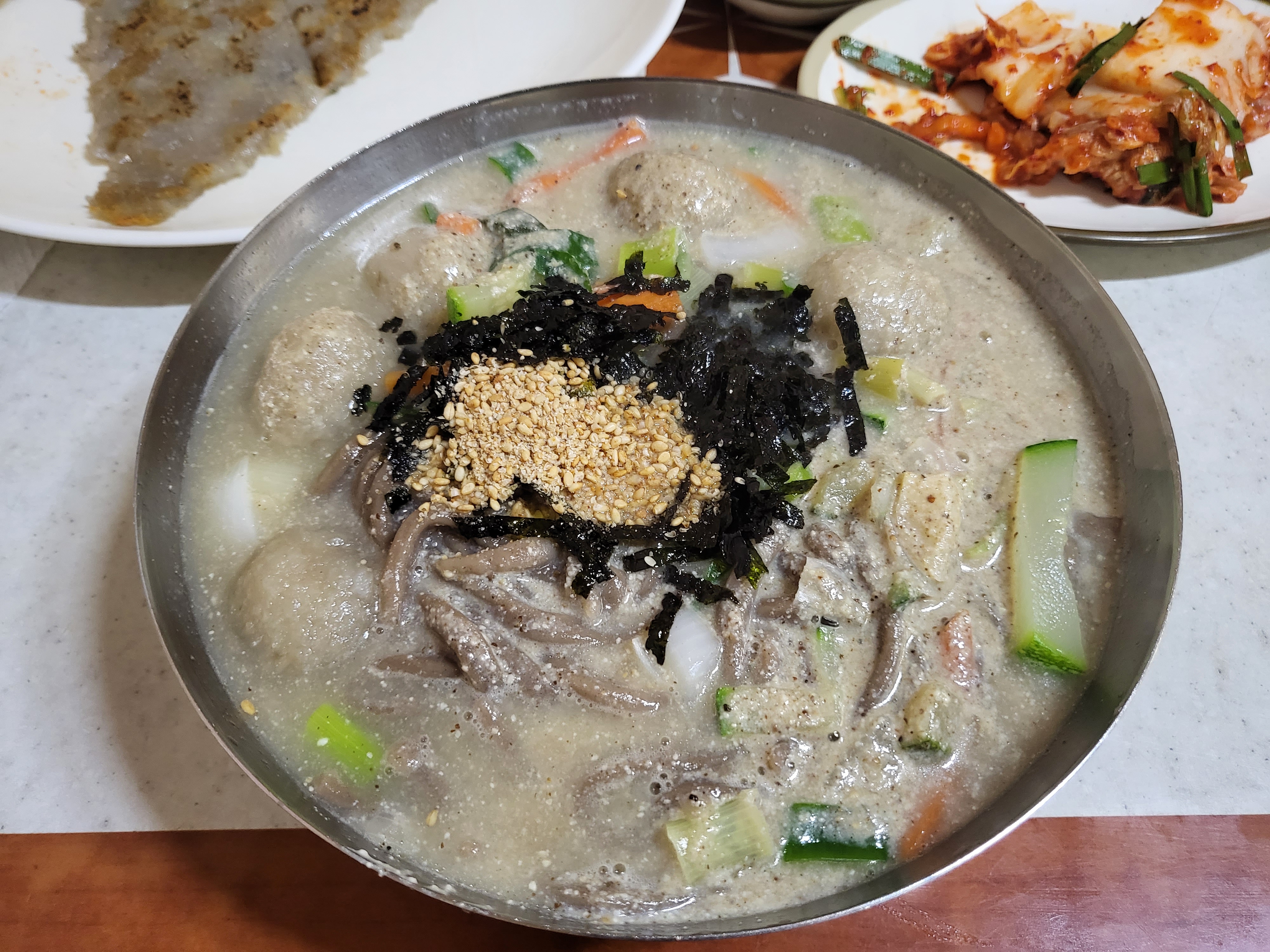 옹심이칼국수 2