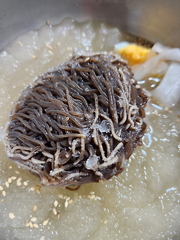Pilbongsotttukkeongsamgyeopsal (필봉솥뚜껑삼겹살) 3