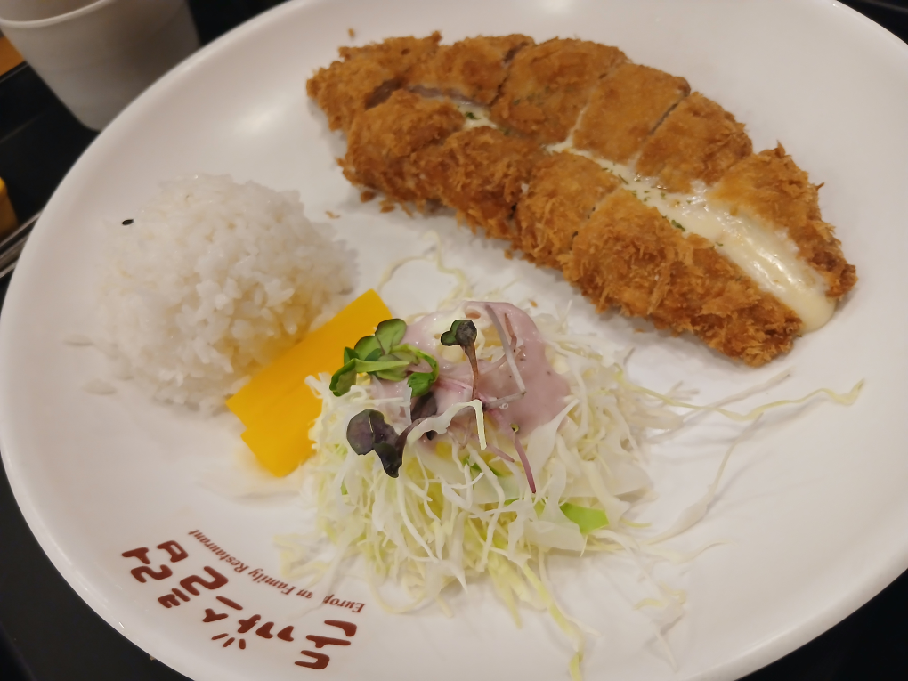 Donkkaseukeulleopgimpoganghwajeom (돈까스클럽김포강화점) 3