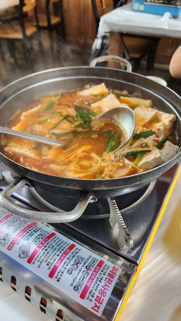 Jangreungdokkaebijangteo (장릉도깨비장터) 1