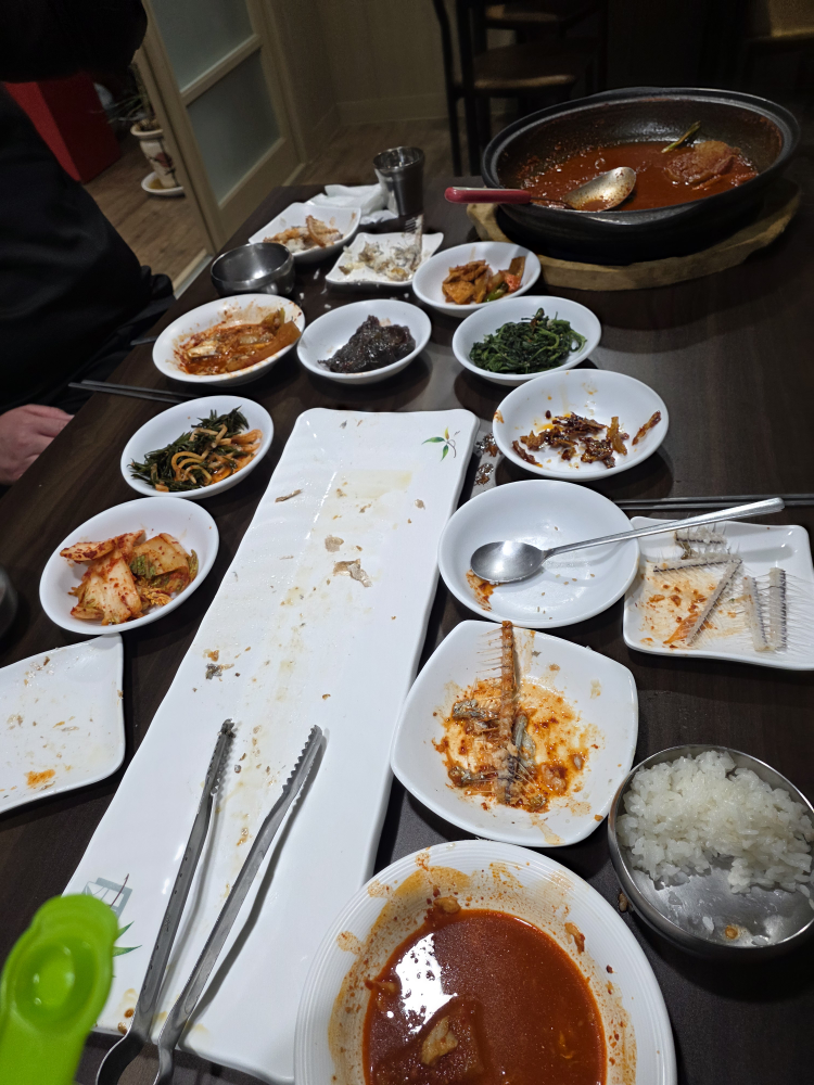 Bakbujangkalchijeonmunjeom (박부장칼치전문점) 1