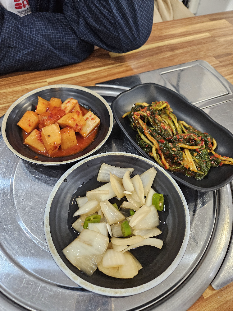 Eomnigomtang (엄니곰탕) 1