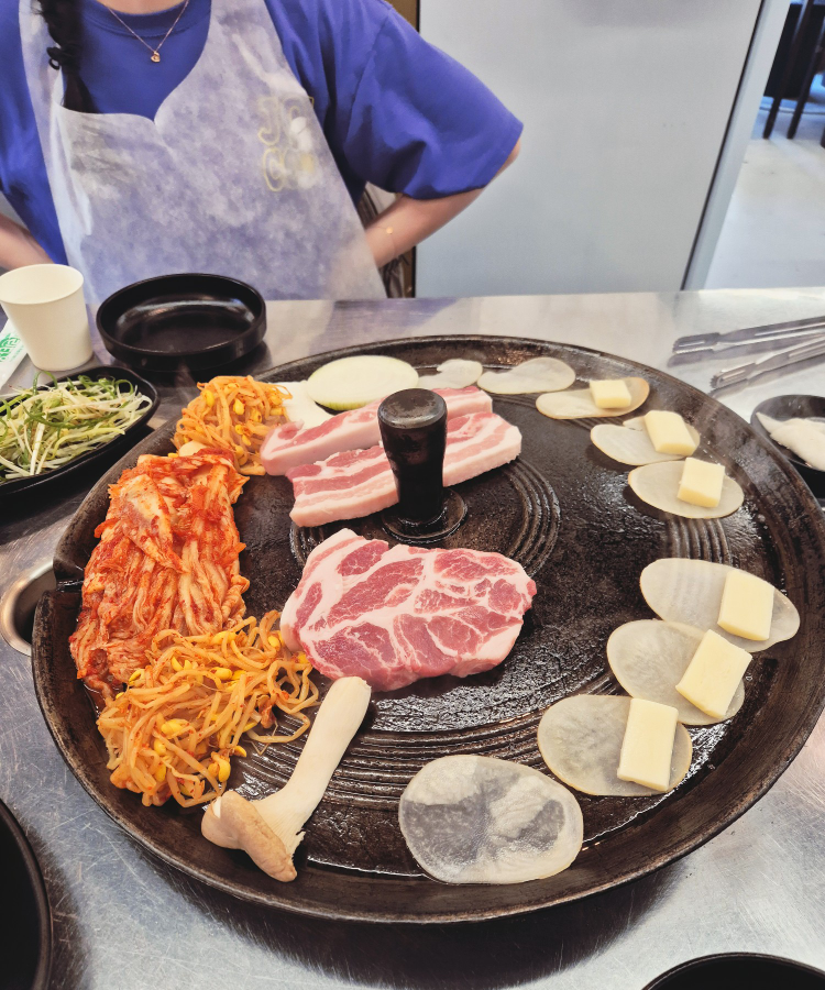 Daepansotttukkeonggimchisamgyeopsal 2