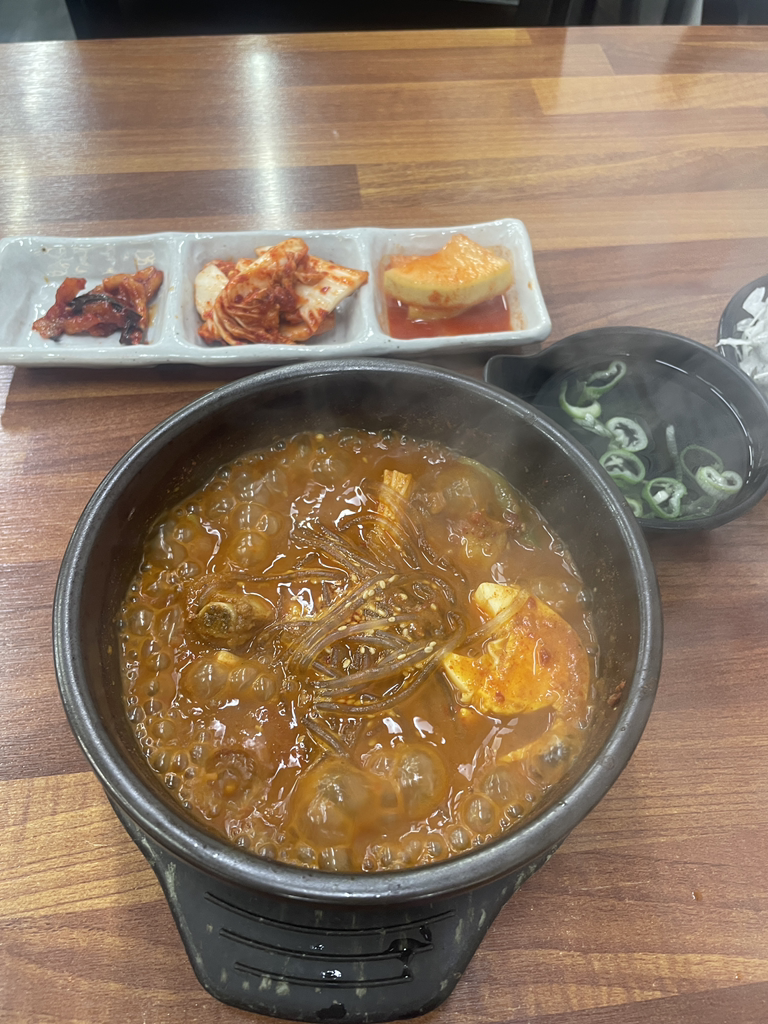 Bokjoriseolleong tanghamheungnaengmyeon (복조리설렁 탕함흥냉면) 1