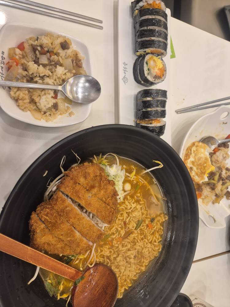 Yeouaegimbap (여우애김밥) 1