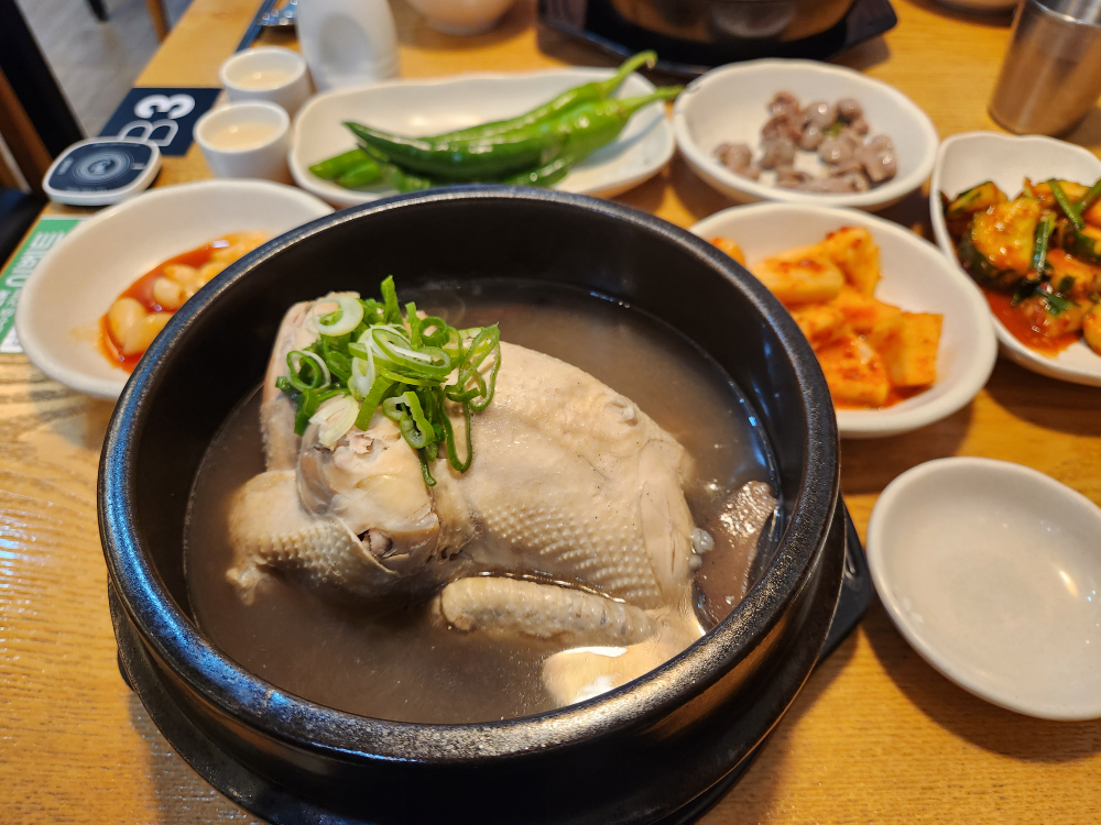 Baekjesamgyetang (백제삼계탕) 2