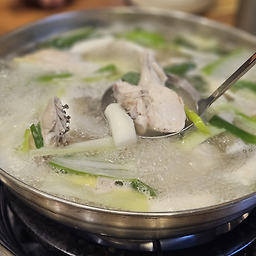 Gongneungdakhanmari (공릉닭한마리) 3