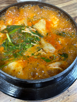 Gamasonminmulmaeuntang (가마솥민물매운탕) 2