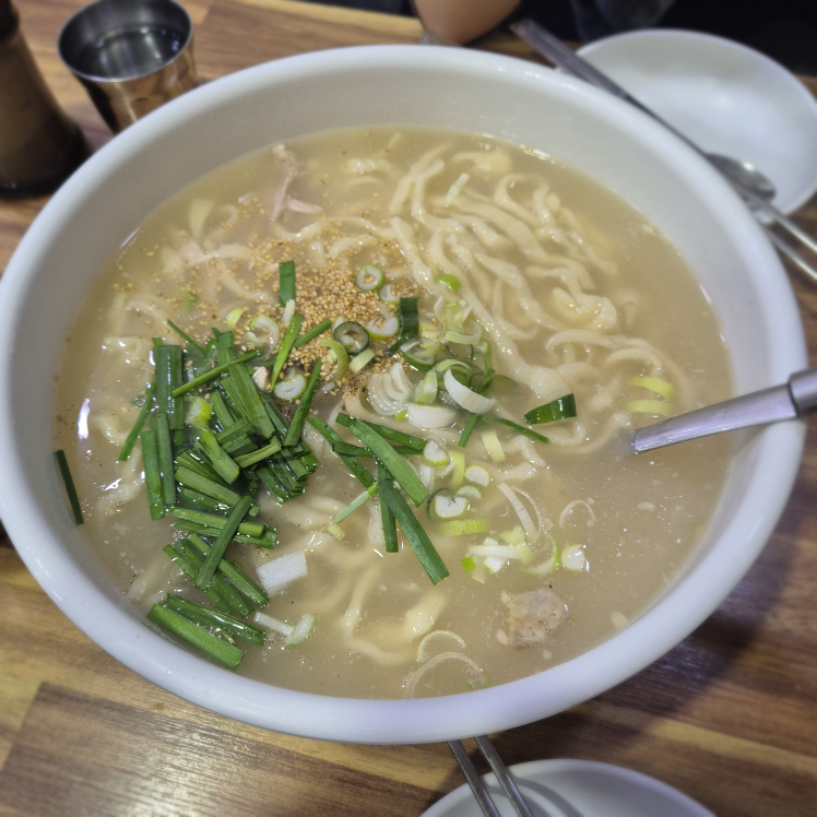 Mumyeongkalguksu (무명칼국수) 2