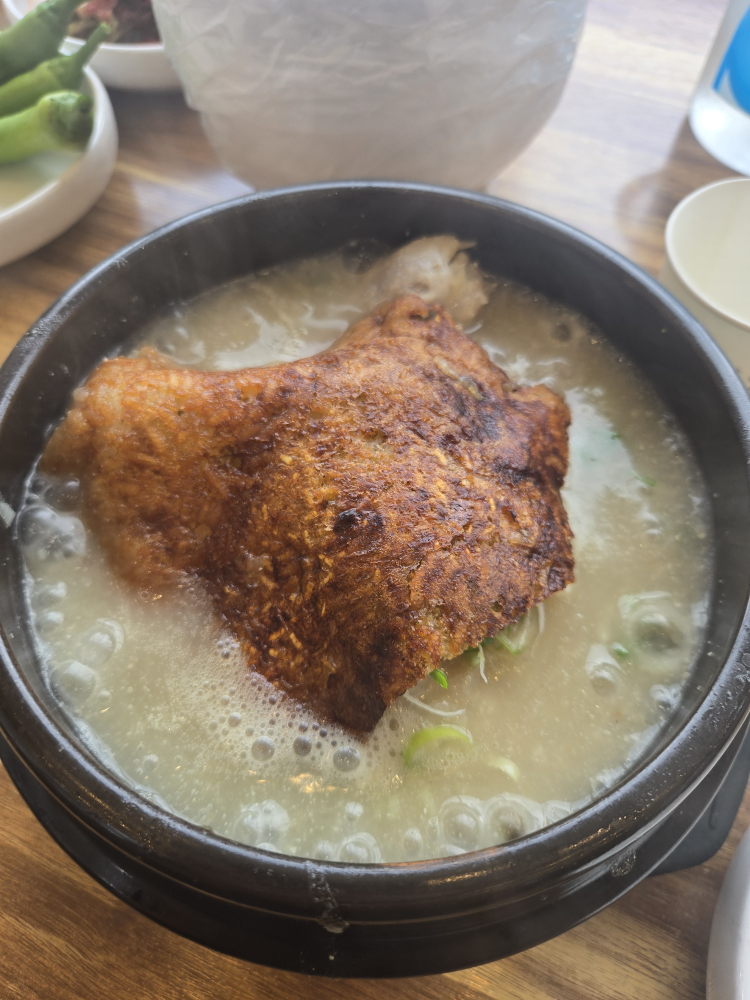 Iucheolhanbangnurungjisamgyetang (이우철한방누룽지삼계탕) 2