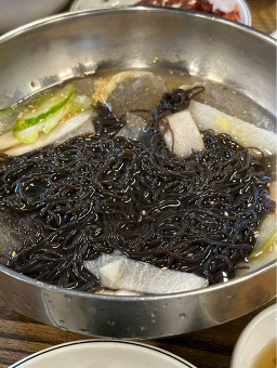 Chamsutdwaejigalbi (참숯돼지갈비) 2