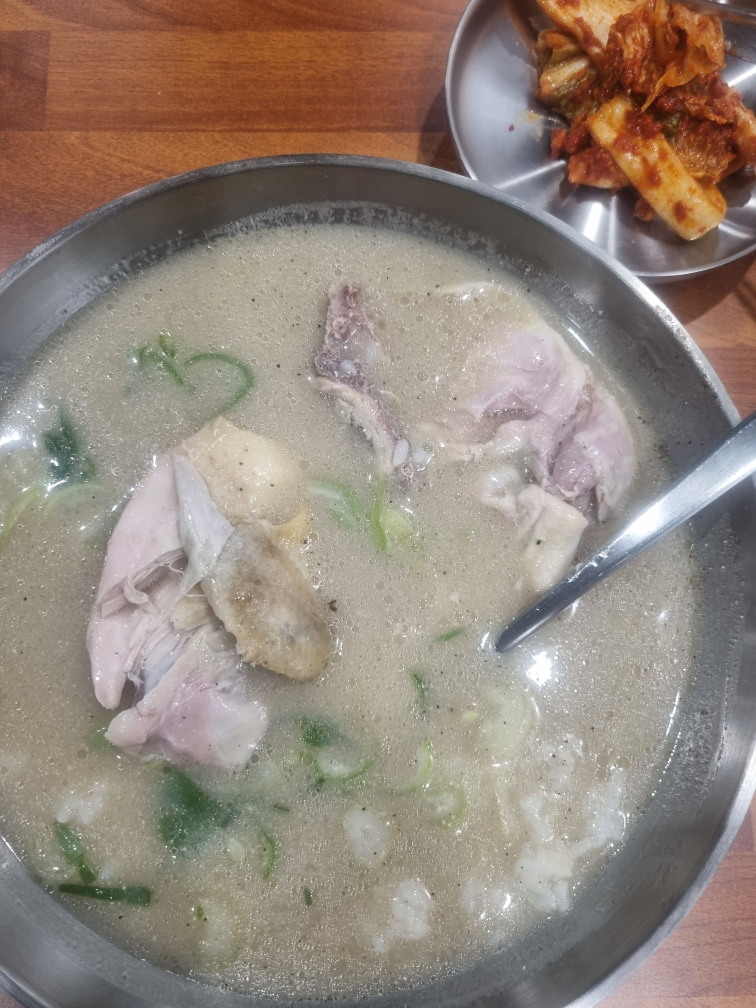 Eonyangdakkalguksu gwacheonjeom (언양닭칼국수 과천점) 2