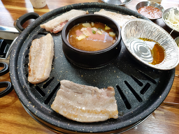 Eongteorisaenggogi (엉터리생고기) 1