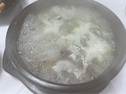 Gamasotsomeorigomtang (가마솥소머리곰탕) 2