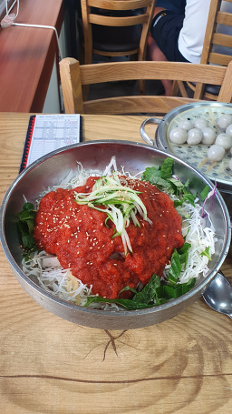 Myeolchiga salaitneun guksu bonjeom (멸치가 살아있는 국수 본점) 1