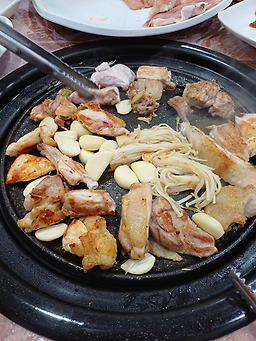Solbatswimteonongjang (솔밭쉼터농장) 1