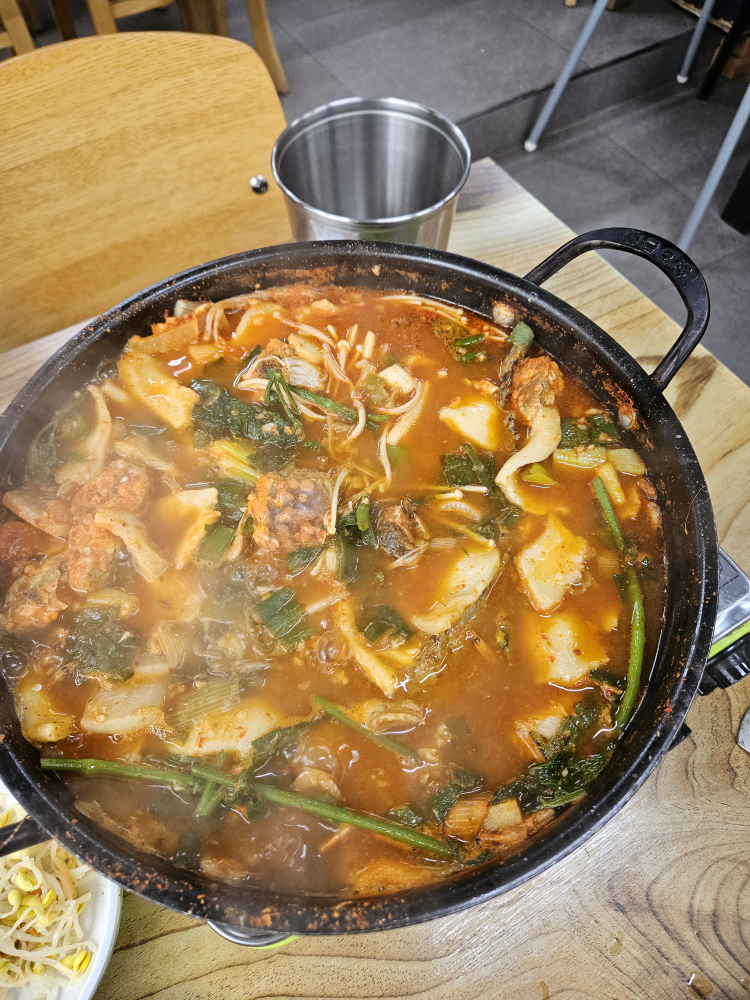 Parahomaeuntang (파라호매운탕) 1