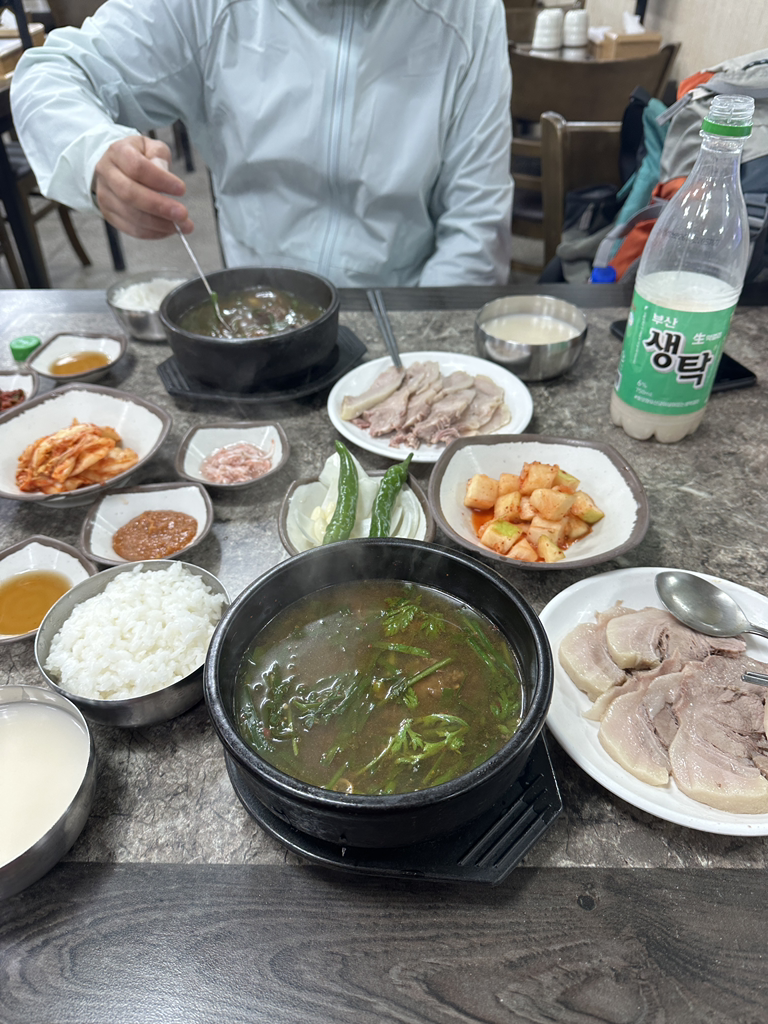 Seojinseopdwaejigukbap (서진섭돼지국밥) 2