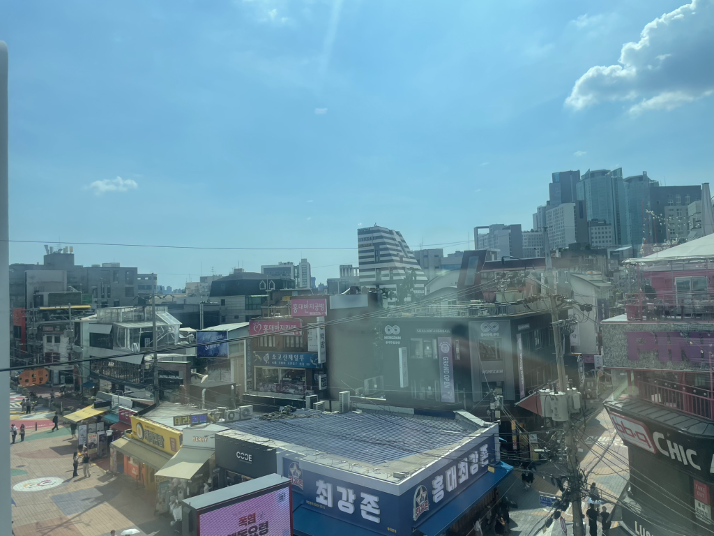 투썸플레이스 홍대예술의거리점 대표 사진