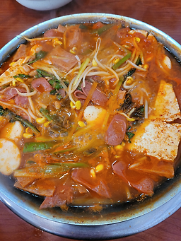 Keunsonbudaejjigaedakdoritang (큰손부대찌개닭도리탕) 3