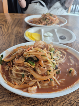 Sinhwabanjeom (신화반점) 2