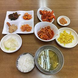 돌고래식당 대표 사진