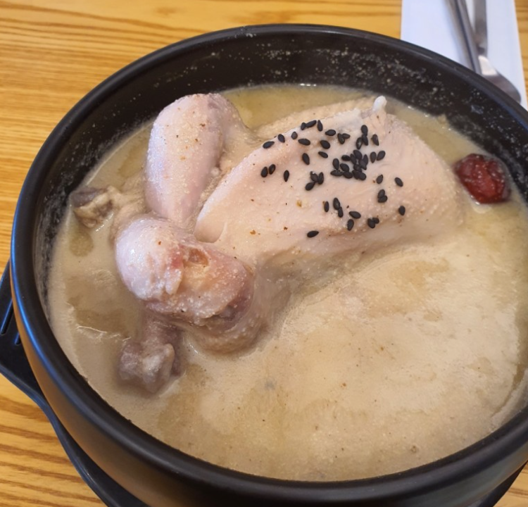 Jihohanbangsamgyetang (지호한방삼계탕) 2
