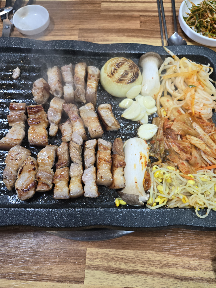 Jugonghanrasikyuksikdang (주공한라식육식당) 3