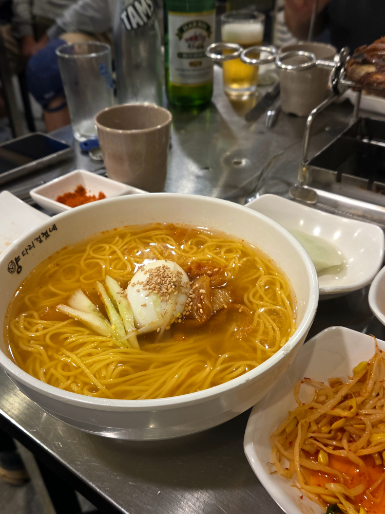 Yangdarigeolchyeotne (양다리걸쳤네) 2