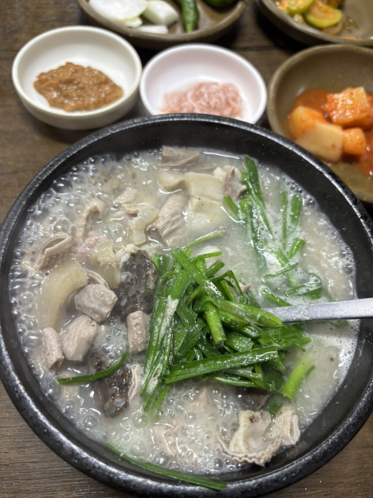 Haengbokhansundaegukbap (행복한순대국밥) 1