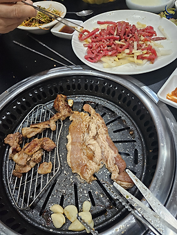 Seokryunamujip (석류나무집) 1