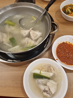 Jongrobaekbujangjip dakhanmari (종로백부장집 닭한마리) 2