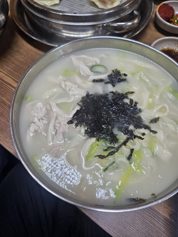 Haeseongsonkalguksu (해성손칼국수) 1