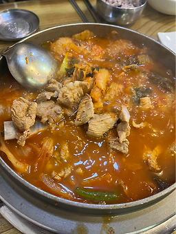 Eomgyeonghuigalbigimchijjigae (엄경희갈비김치찌개) 2