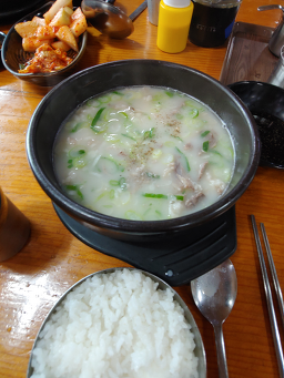 Jeonjujangjakbulgomtang (전주장작불곰탕) 1