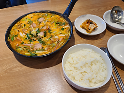 Bakpeurosongtanbudaejjigae (박프로송탄부대찌개) 1