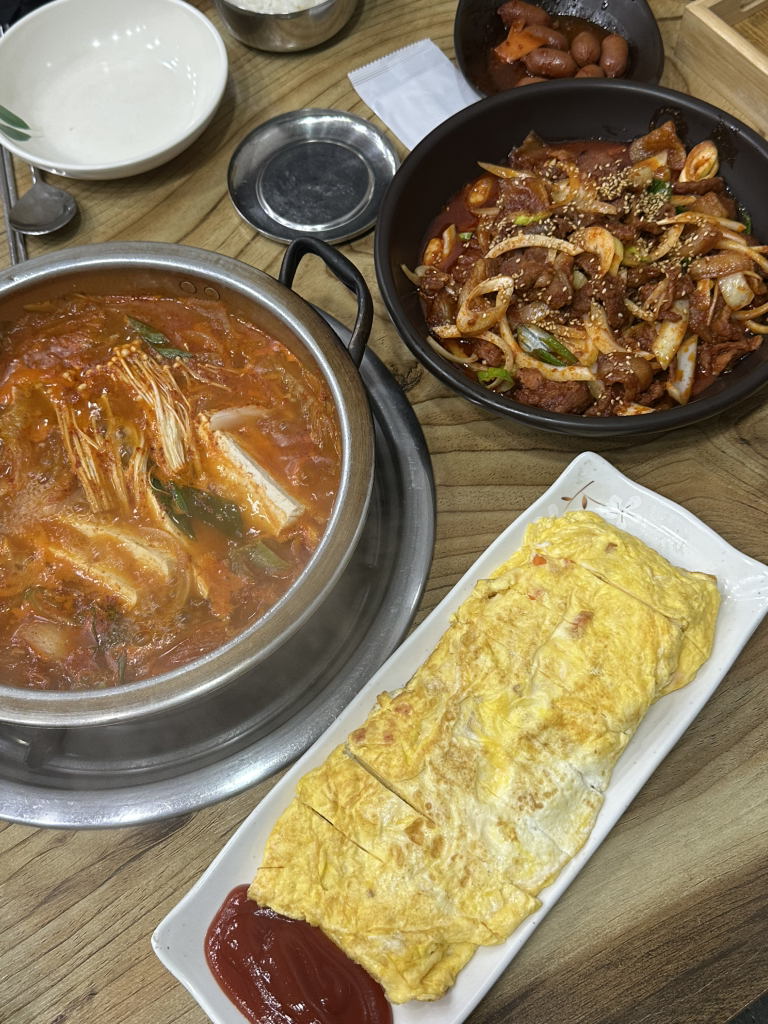 제우스김치찌개전문 2