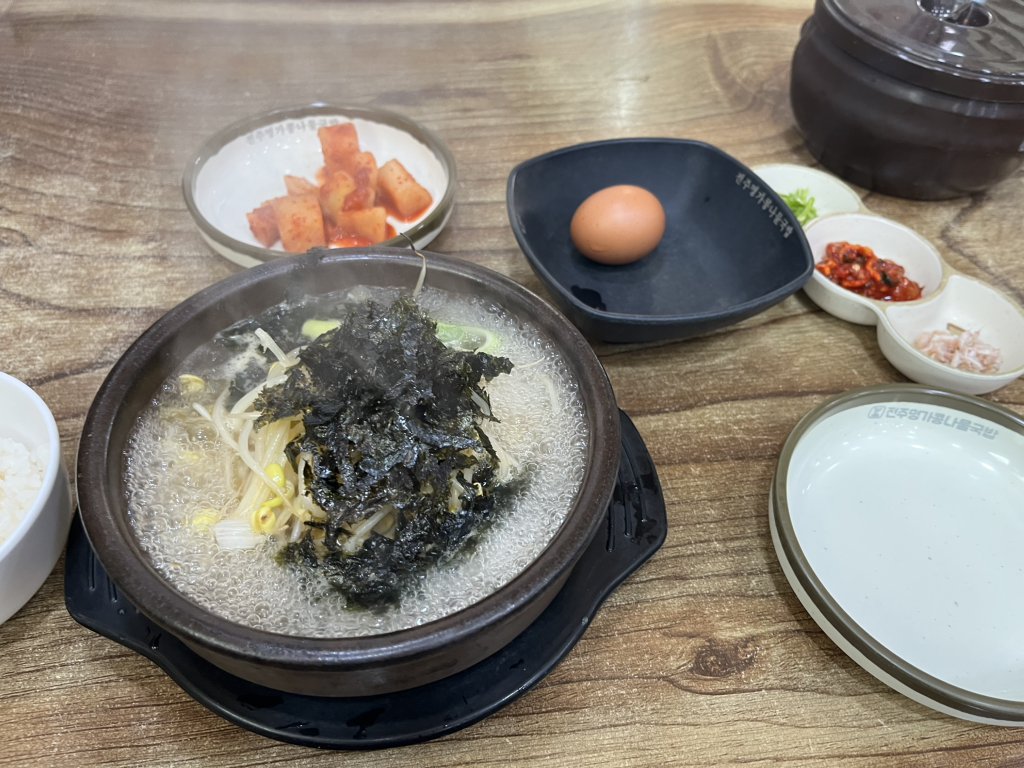 Jeonjumyeonggakongnamulgukbap (전주명가콩나물국밥) 2