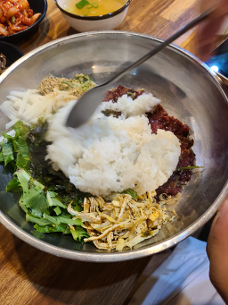 Owoleguksu (오월에국수) 2