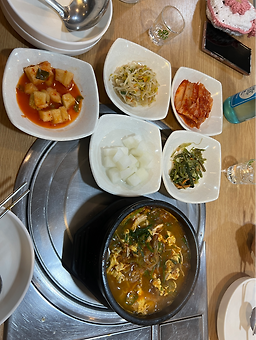 Maneultongdaksonkalguksu (마늘통닭손칼국수) 3