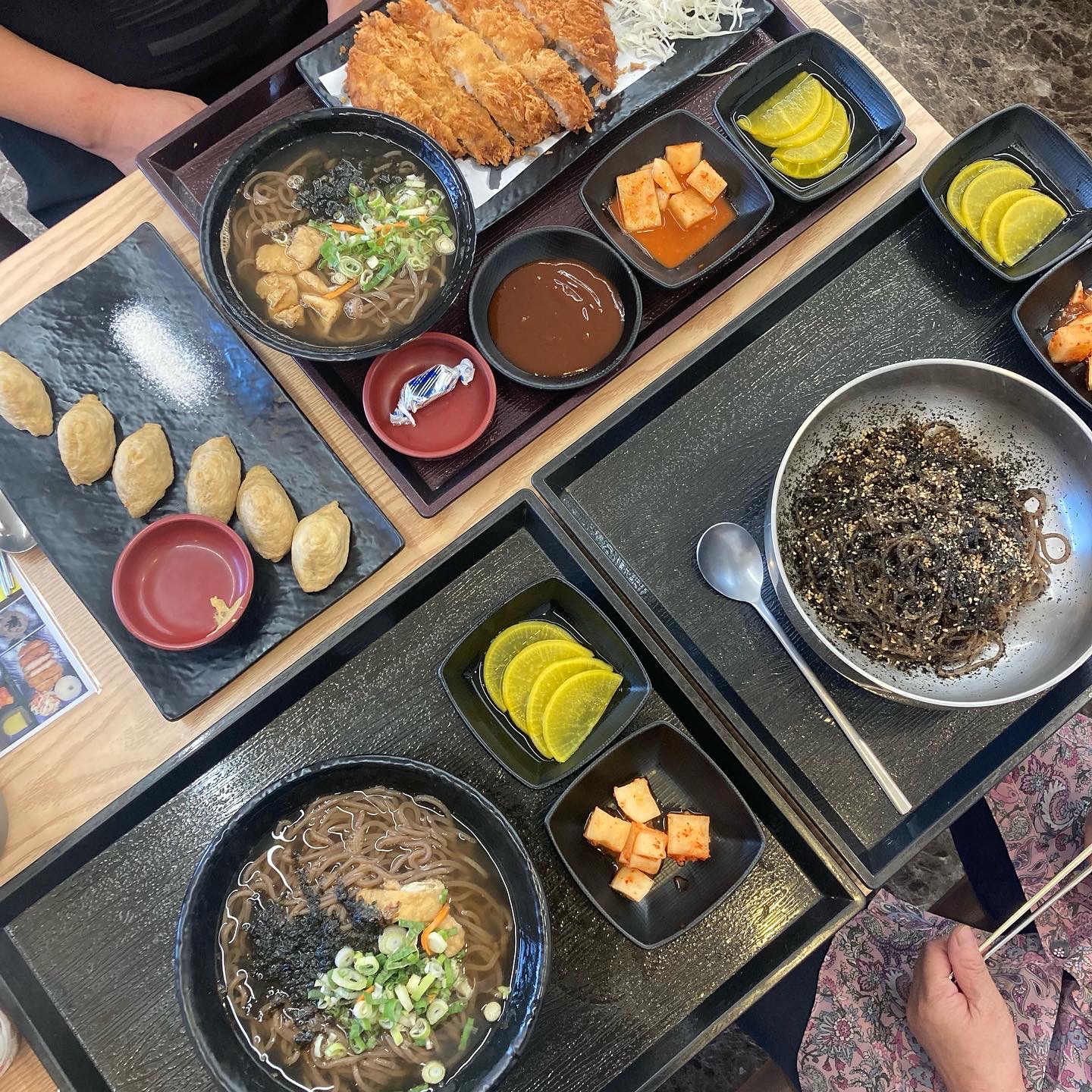 Sansuokmyeonga (산수옥면가) 2