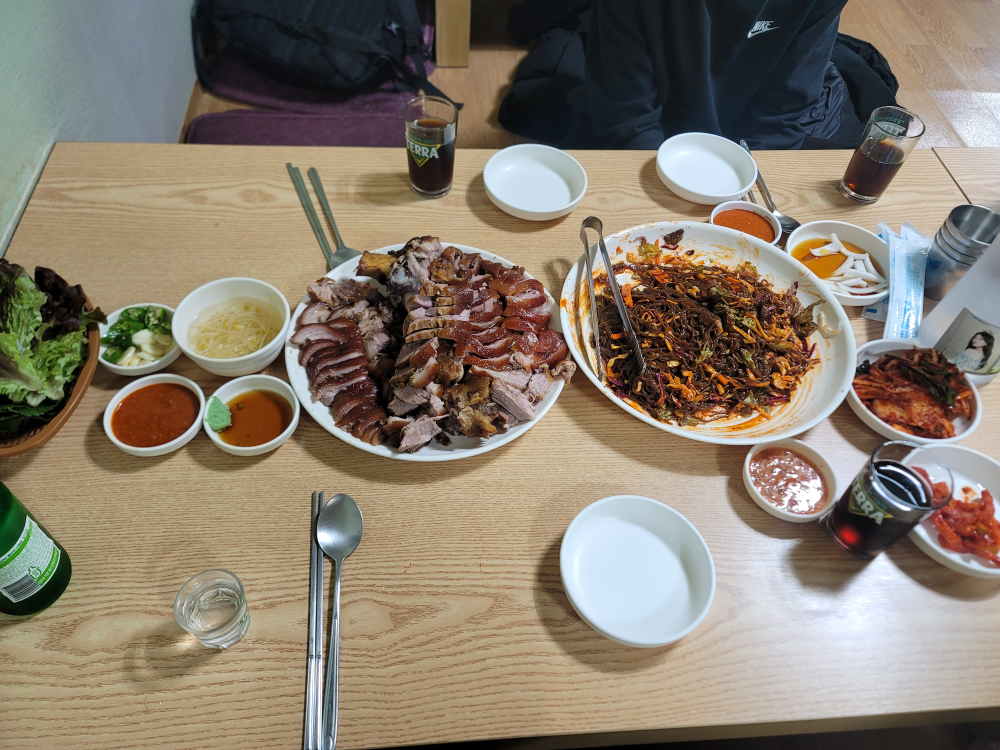 Gimsiljangwangjokbal (김실장왕족발) 2