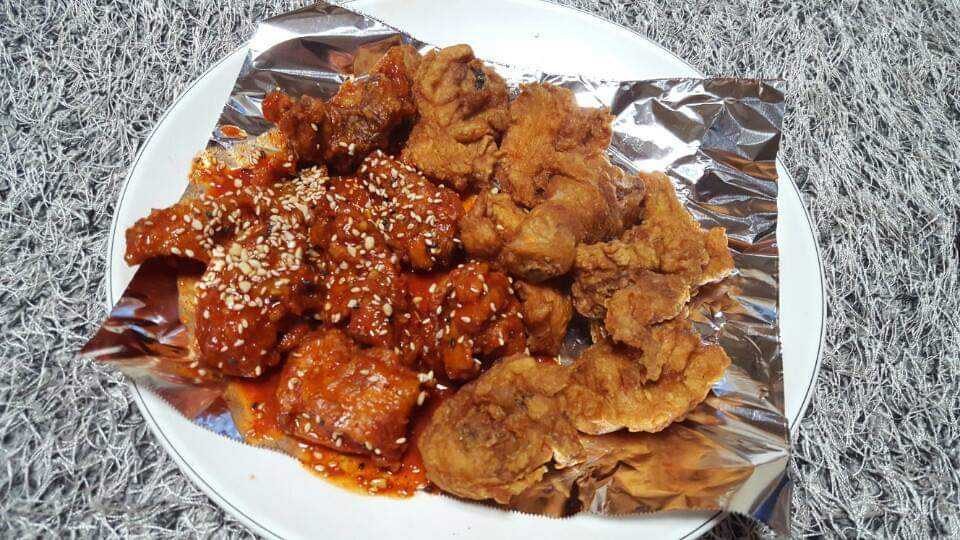 Ingkkoyangnyeomtongdak (잉꼬양념통닭) 1