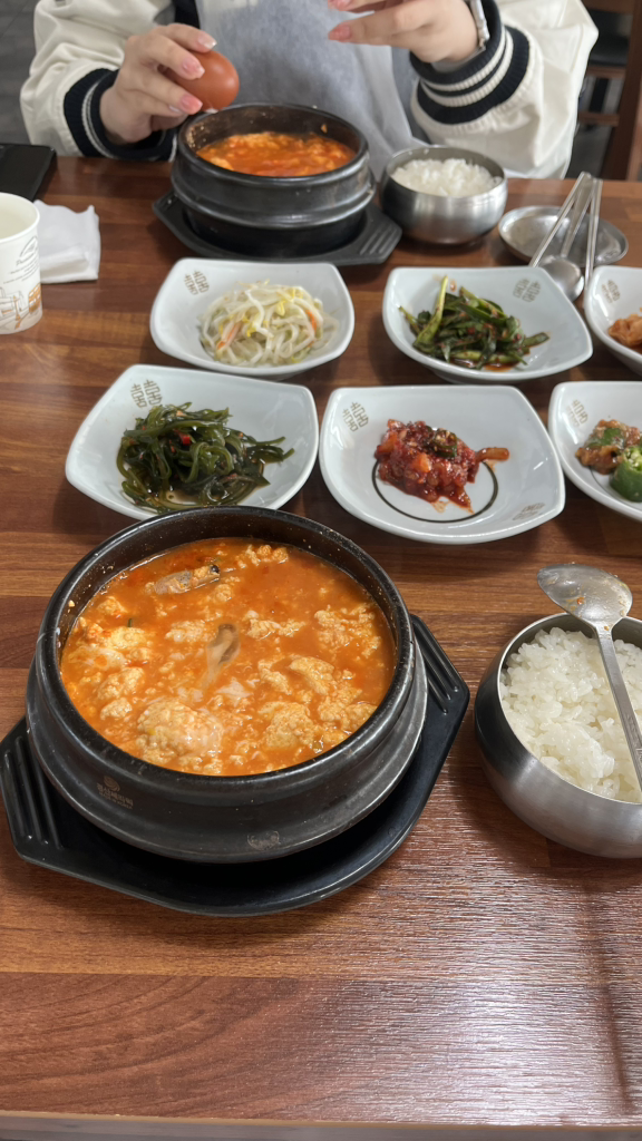 Jeontongmaetdolsundubu (전통맷돌순두부) 1
