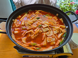 Ttalbuja kkomagimbap yeongwol (딸부자 꼬마김밥 영월) 2